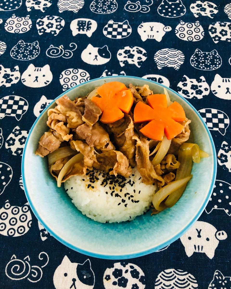 日式肥牛饭+厚蛋烧便当+菠萝橙子汁【曼达小馆】