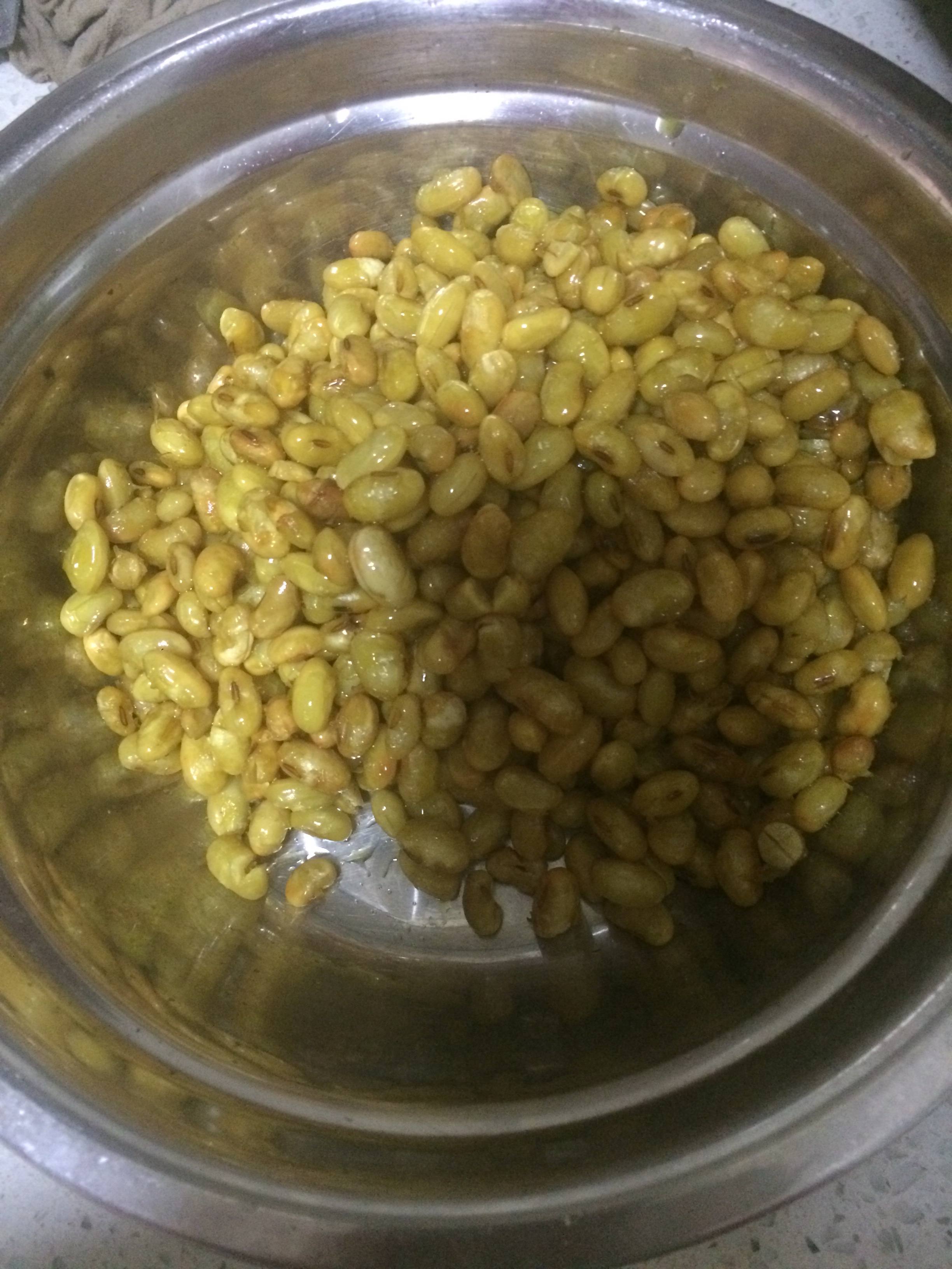 干炸黄豆豆的做法 步骤3