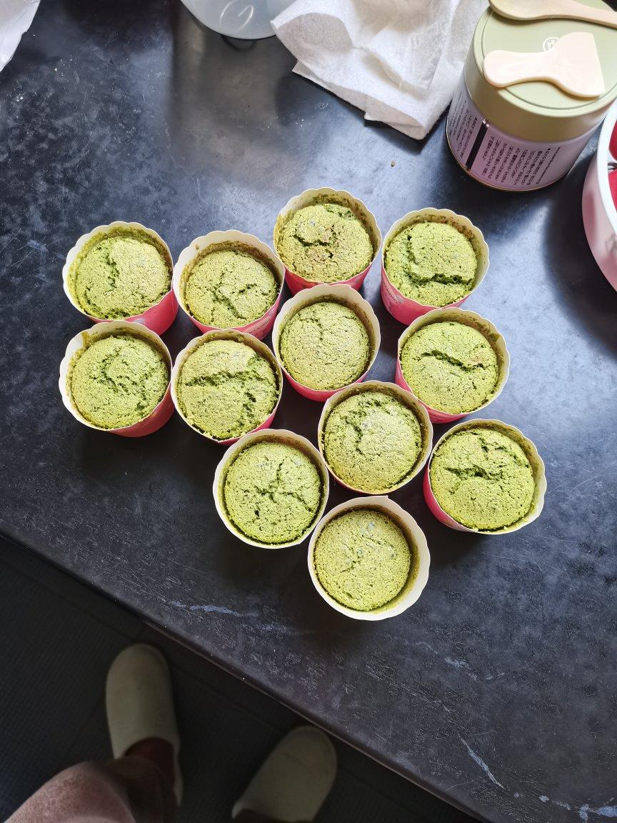 不塌不裂的纸杯戚风蛋糕