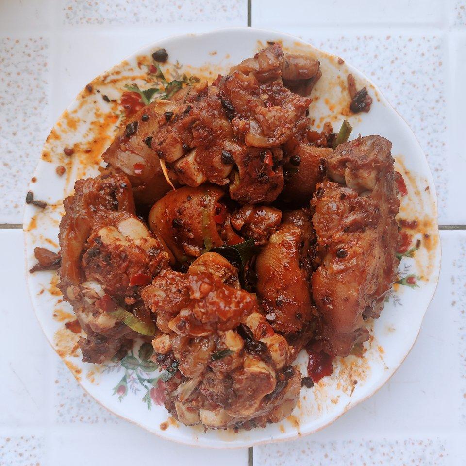 【回锅香辣猪蹄】