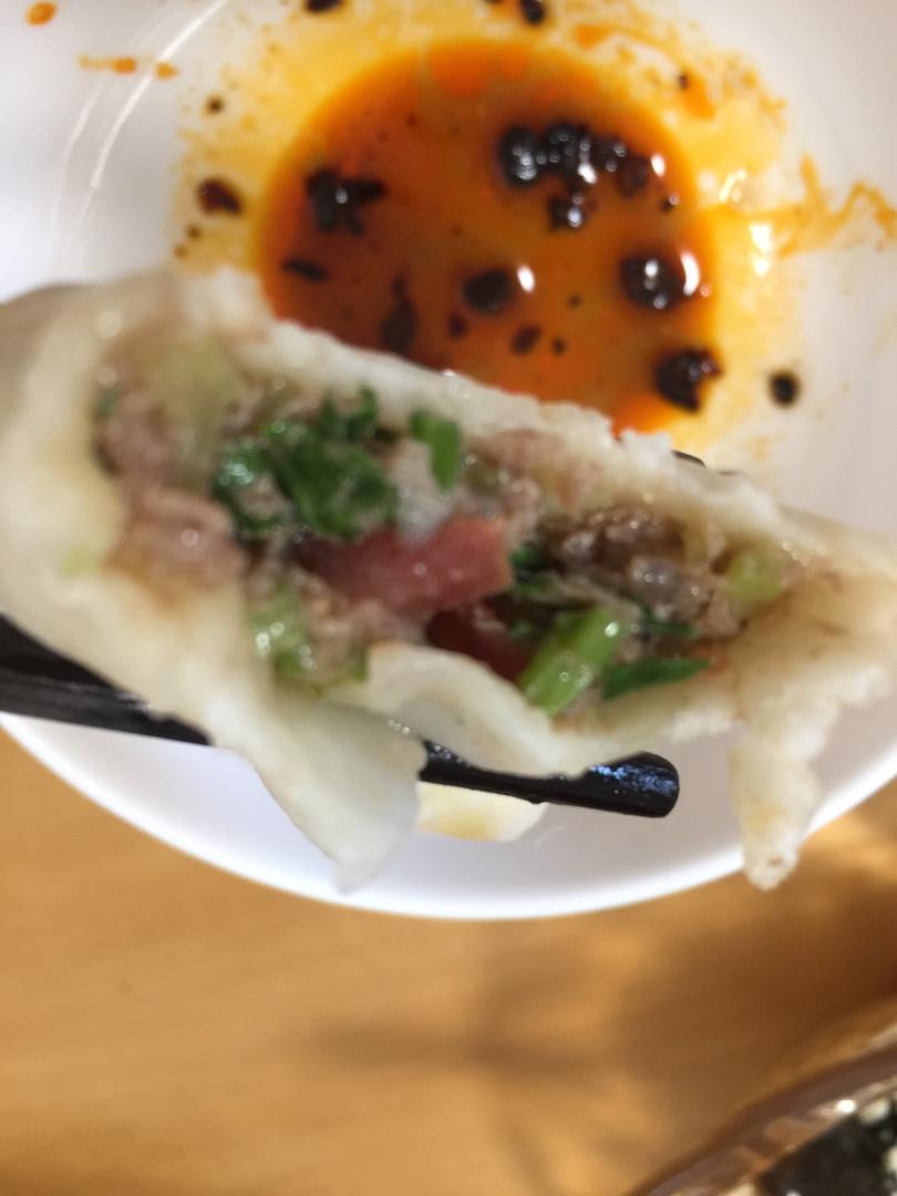 牛肉芹菜西红柿饺子