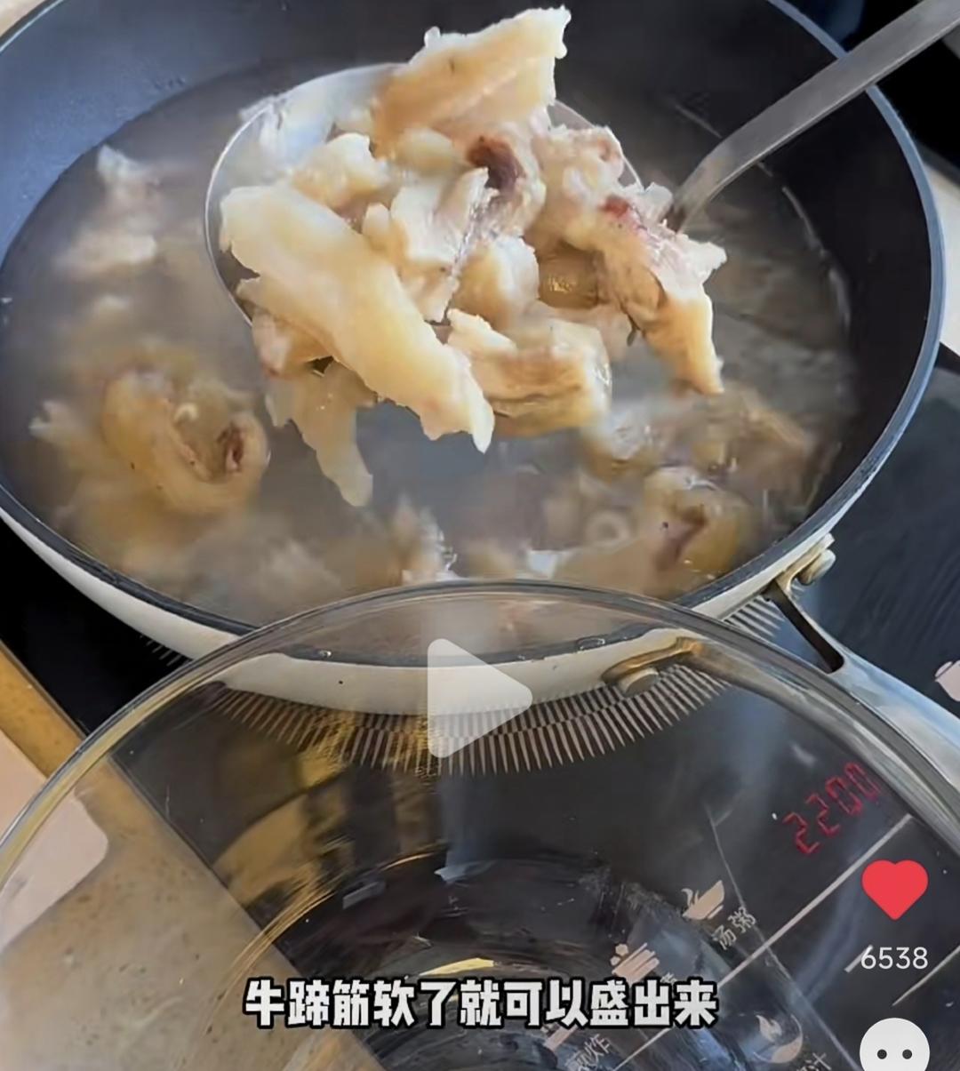 土豆炖牛蹄筋