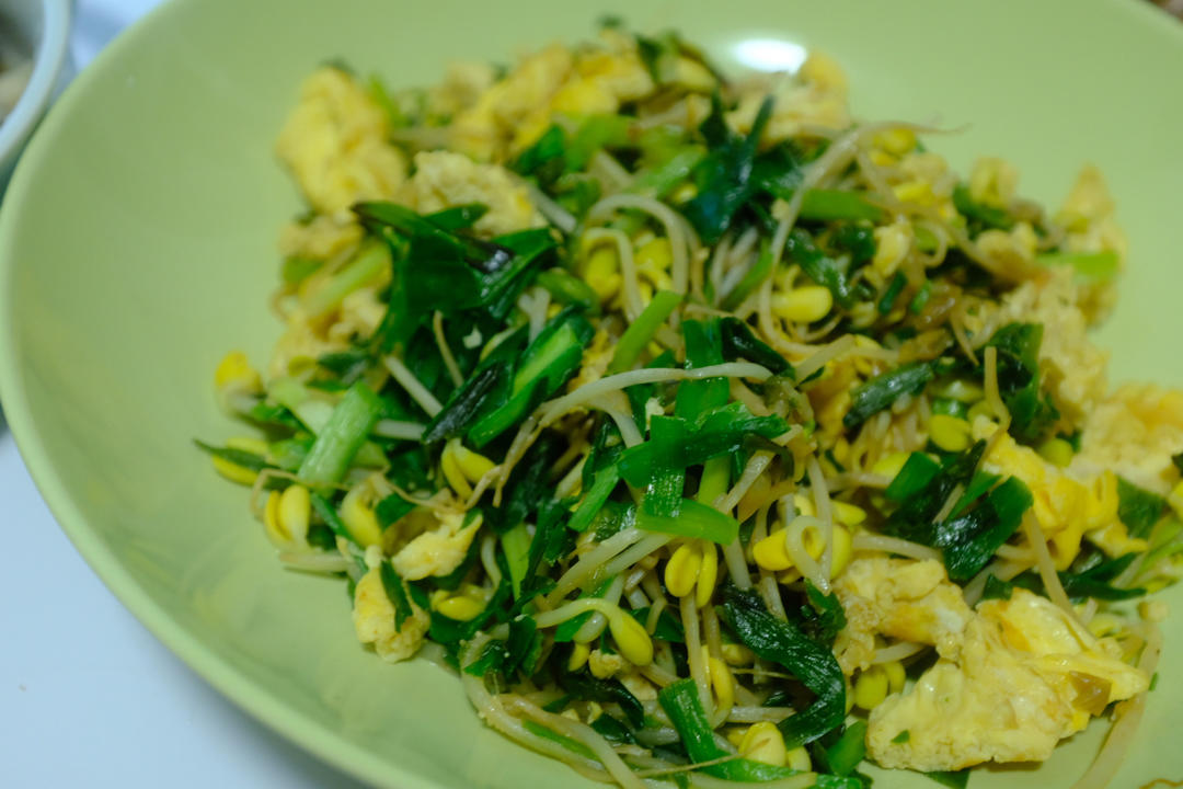 豆芽韭菜炒鸡蛋，三分钟搞定～！