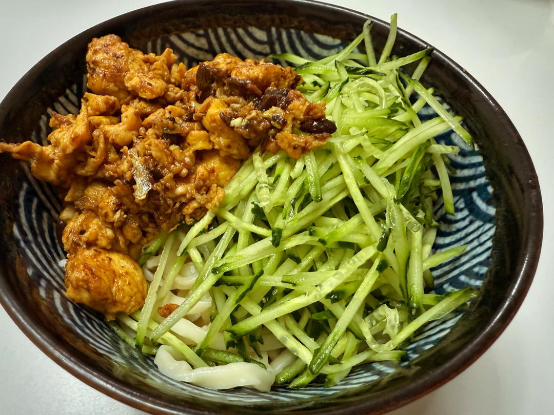 酱鸡蛋拌面