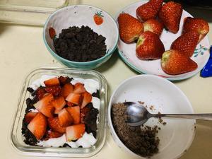 草莓🍓奥利奥🍪木糠杯的做法 步骤3