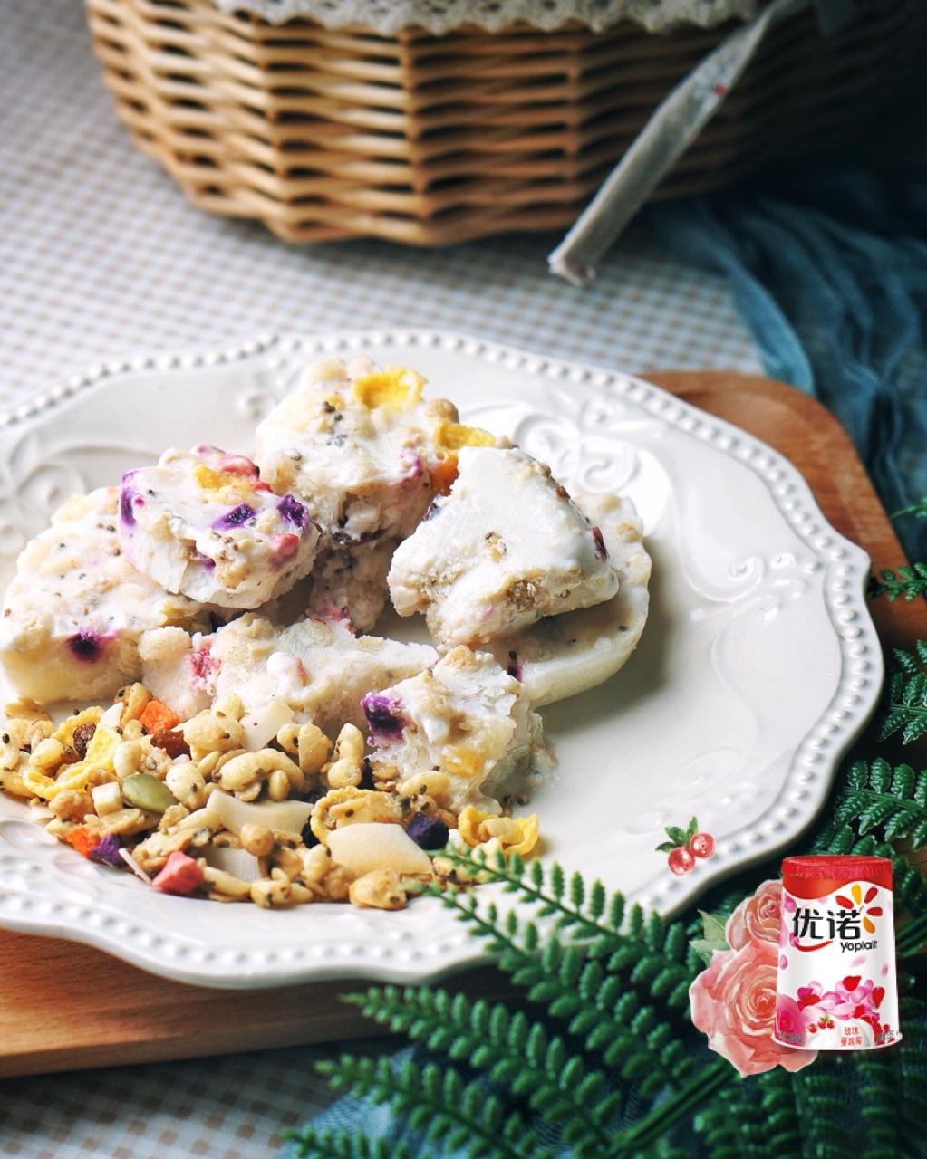 玫瑰蔓越莓缤纷冻酸奶脆