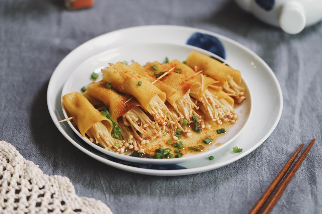 lulututu做的和风辣烤豆皮金针菇卷——北鼎烤箱食谱
