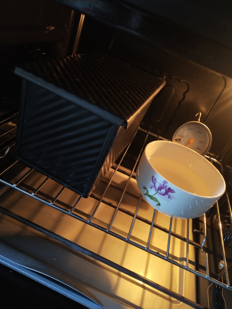 蜜红豆吐司🍞不用厨师机快速出手套膜的做法 步骤19