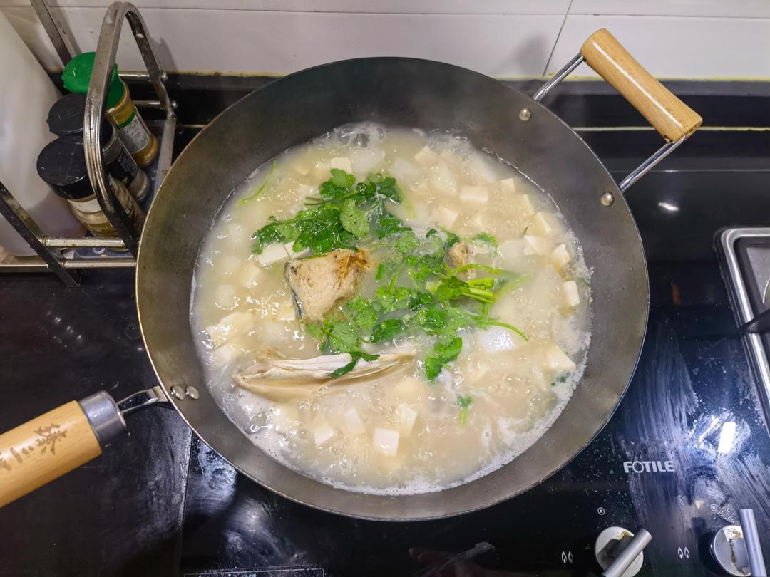 奶白鱼头汤（鲜）