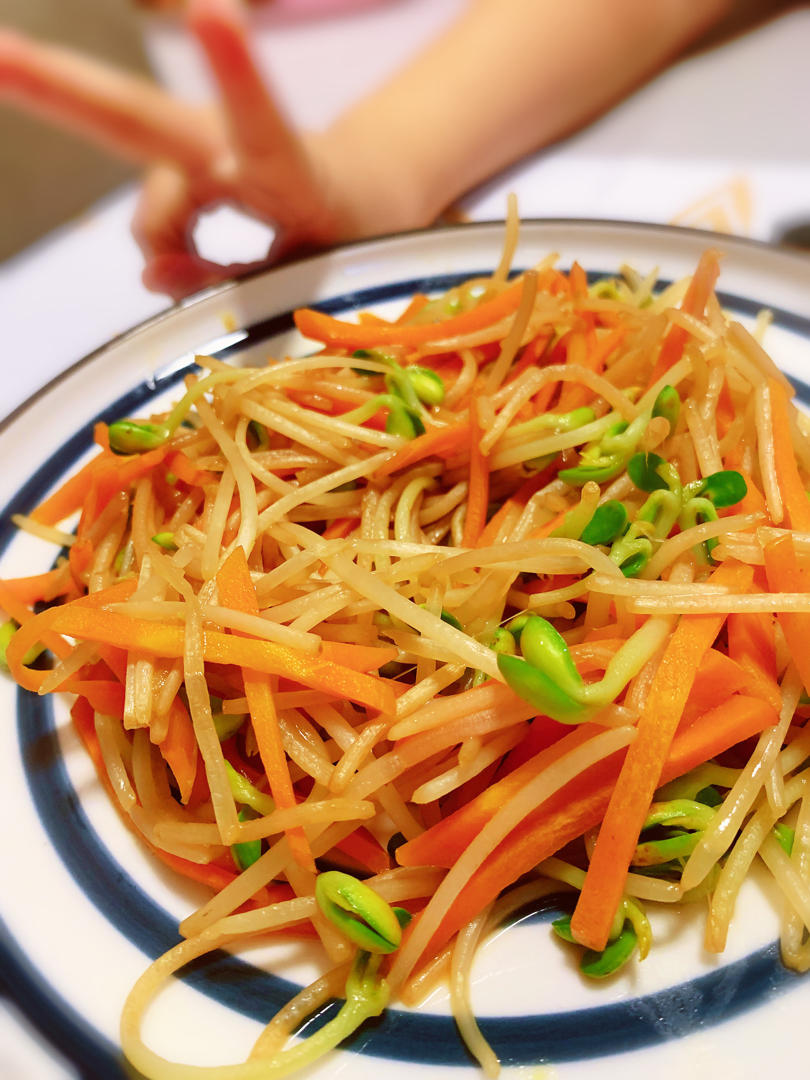 炒黄豆芽