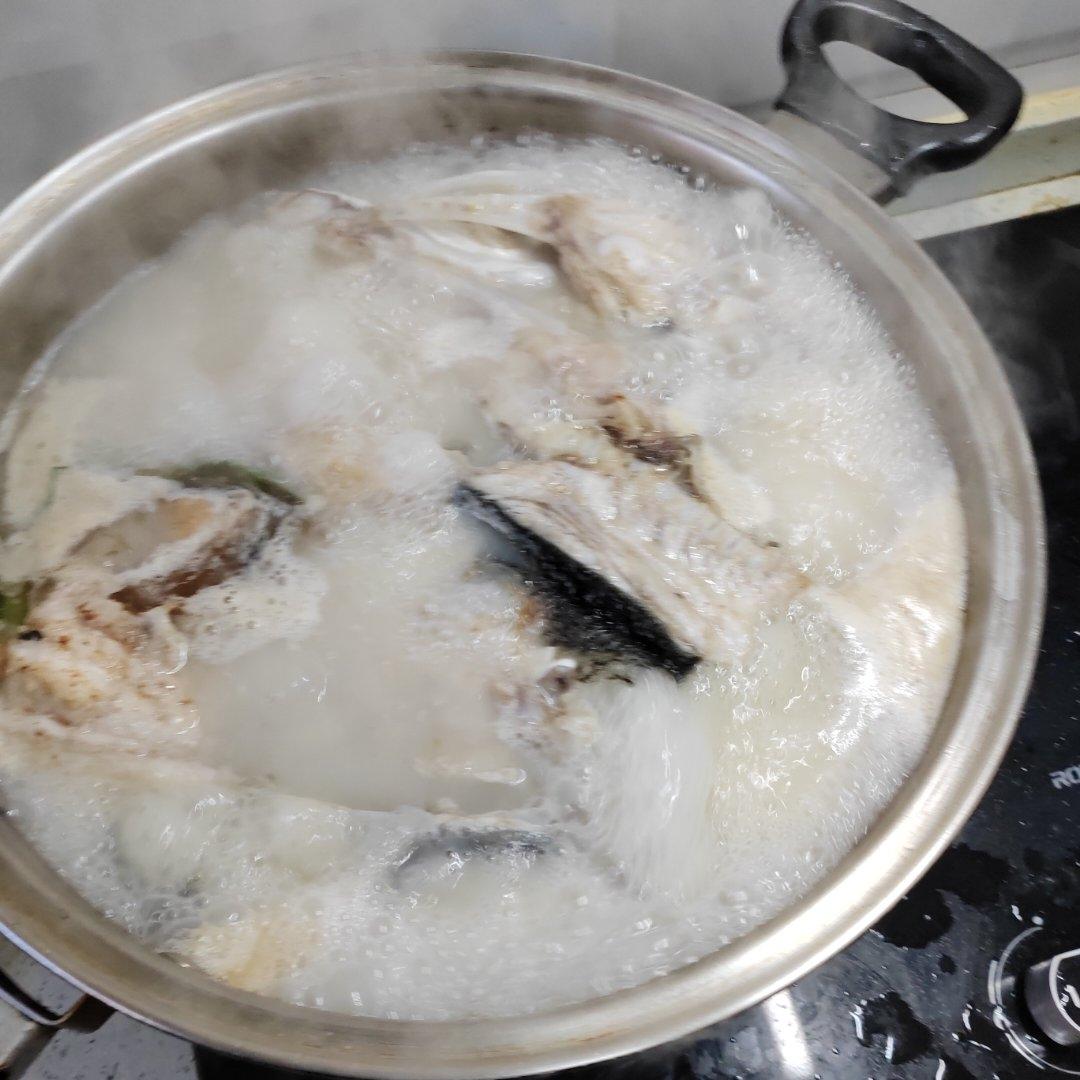 美味的黄鲢鱼汤