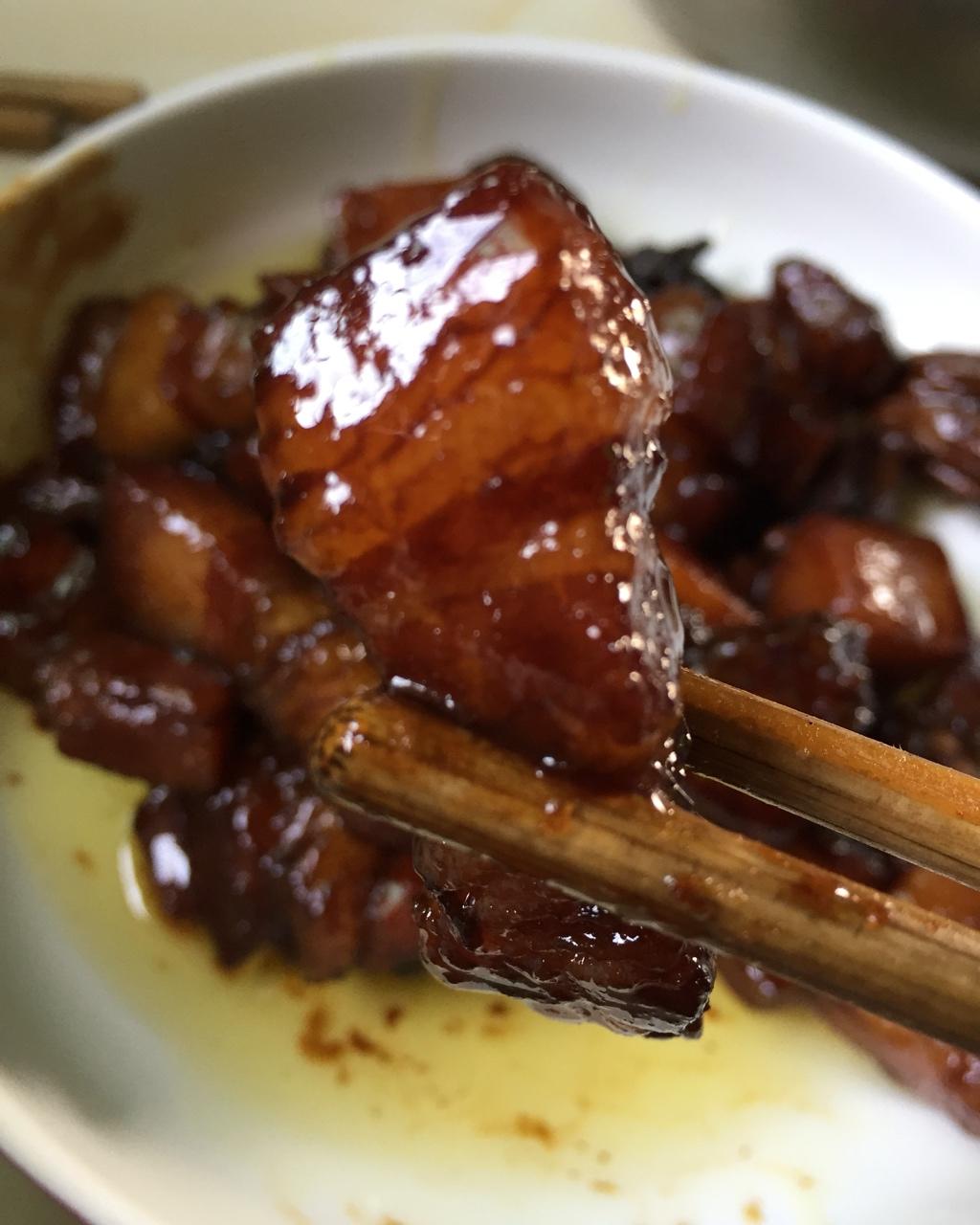 吃着碗里望着锅里的红烧肉