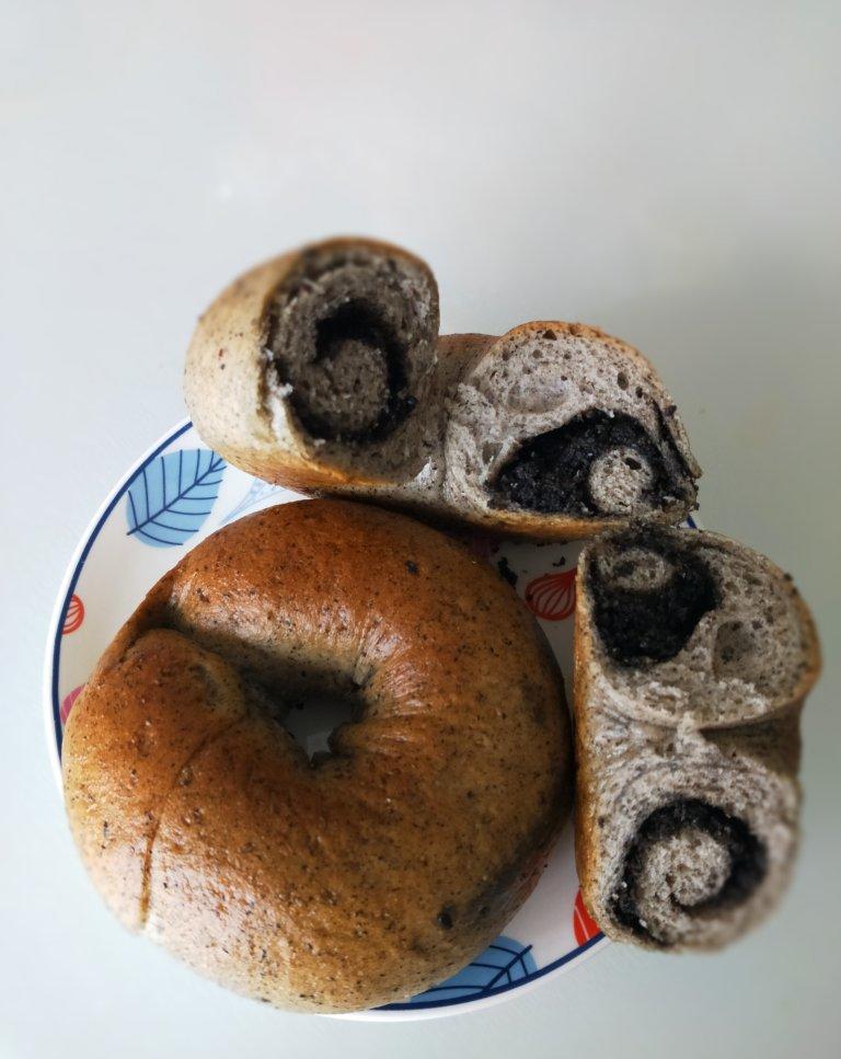 双重黑芝麻奶酥贝果