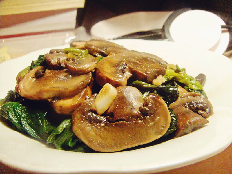 菠菜炒蘑菇