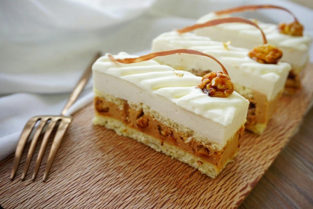 赛杰斯塔Cegesta—椰子慕斯配焦糖核桃巧克力慕斯蛋糕<熊谷裕子>