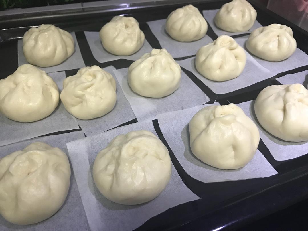 云朵般松软爆浆蜜汁叉烧包