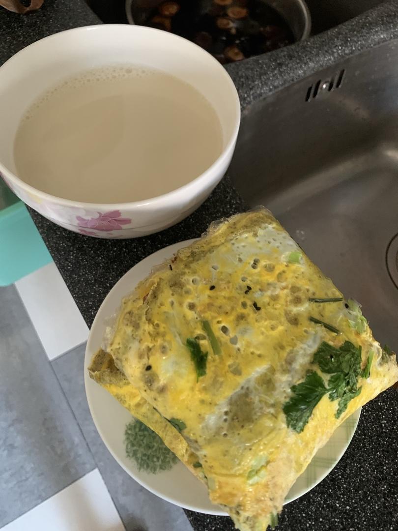 煎饼果子~~附面糊、薄脆、酱料做法，软糯香脆，跟买的一样口味，但干净的多的多