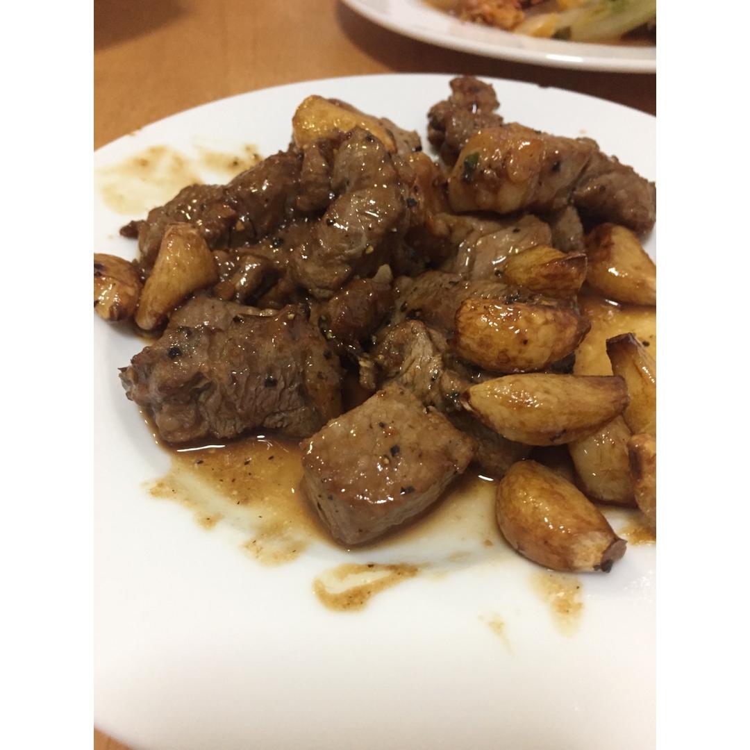 黑胡椒蒜子牛肉粒