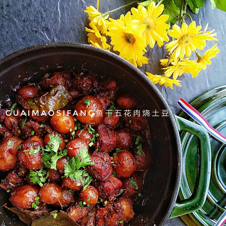 海鱼干五花肉烧土豆的做法