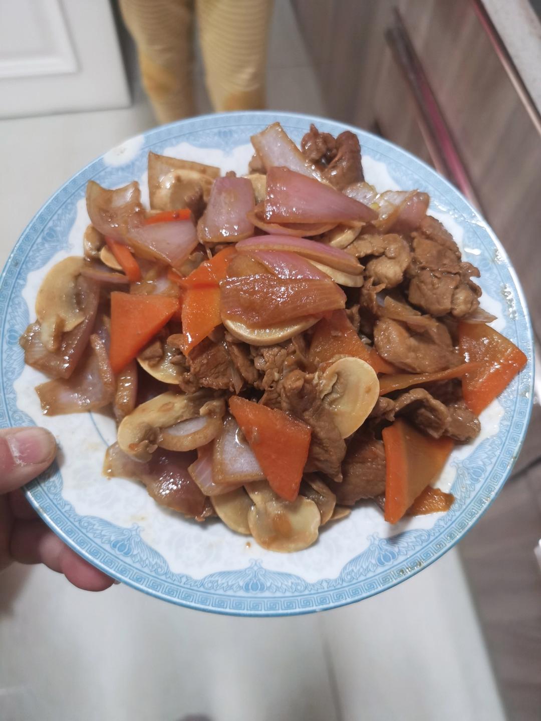 色香味俱全的洋葱炒肉