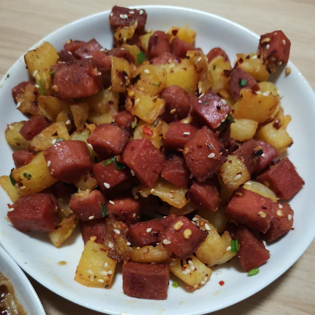 香辣过瘾的孜然土豆火腿，比路边摊还好吃