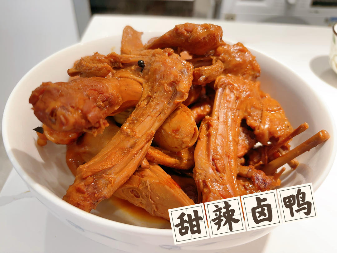 一吃就会上瘾的卤鸭头鸭脖子