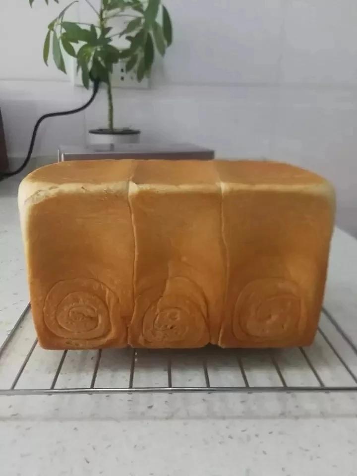 吐司，奶香手撕面包，超级香浓