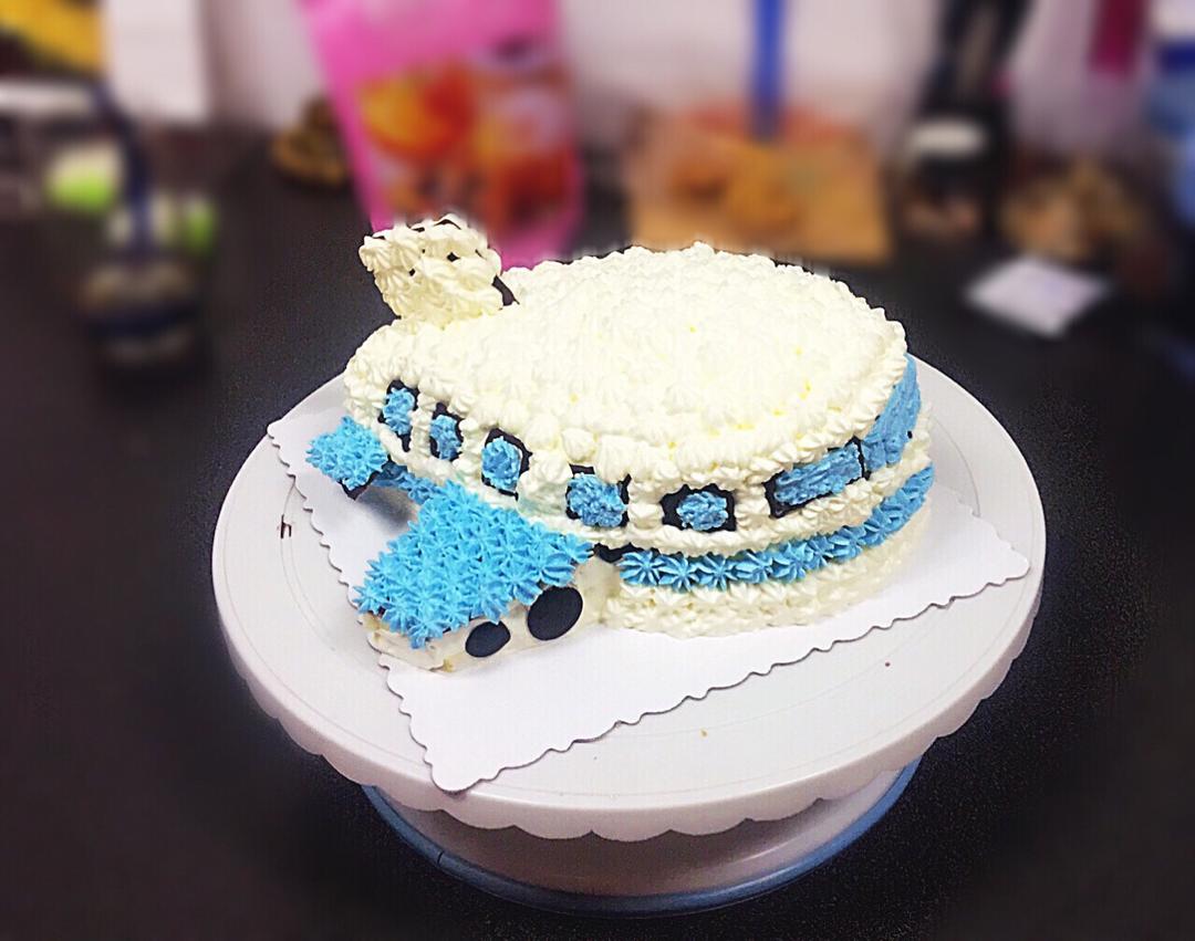 立体小客机蛋糕