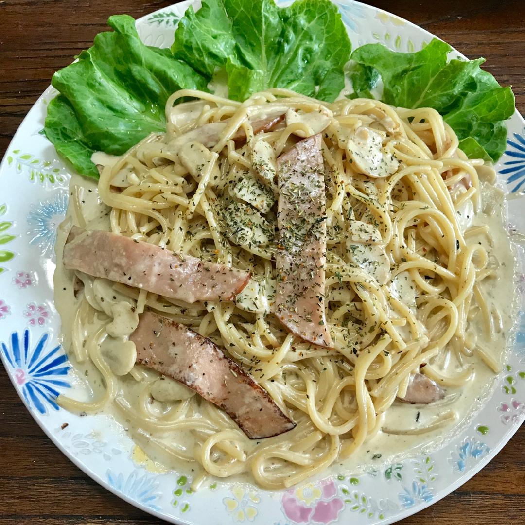 白蘑菇奶油培根意面
