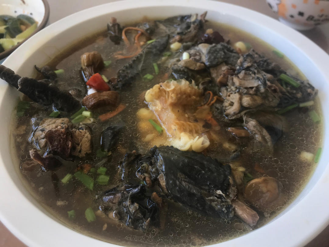 冬日滋补香菇山药乌鸡汤