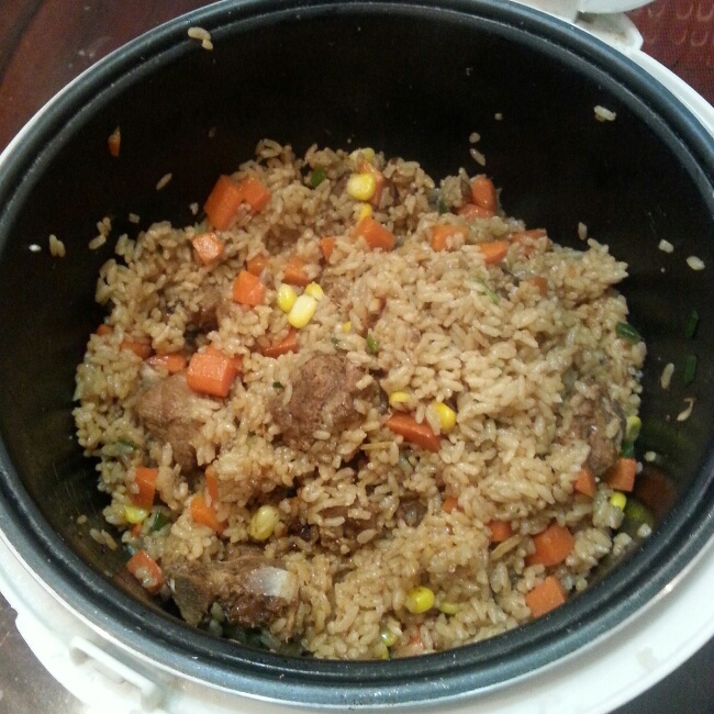 喷香排骨焖饭（爆好吃）