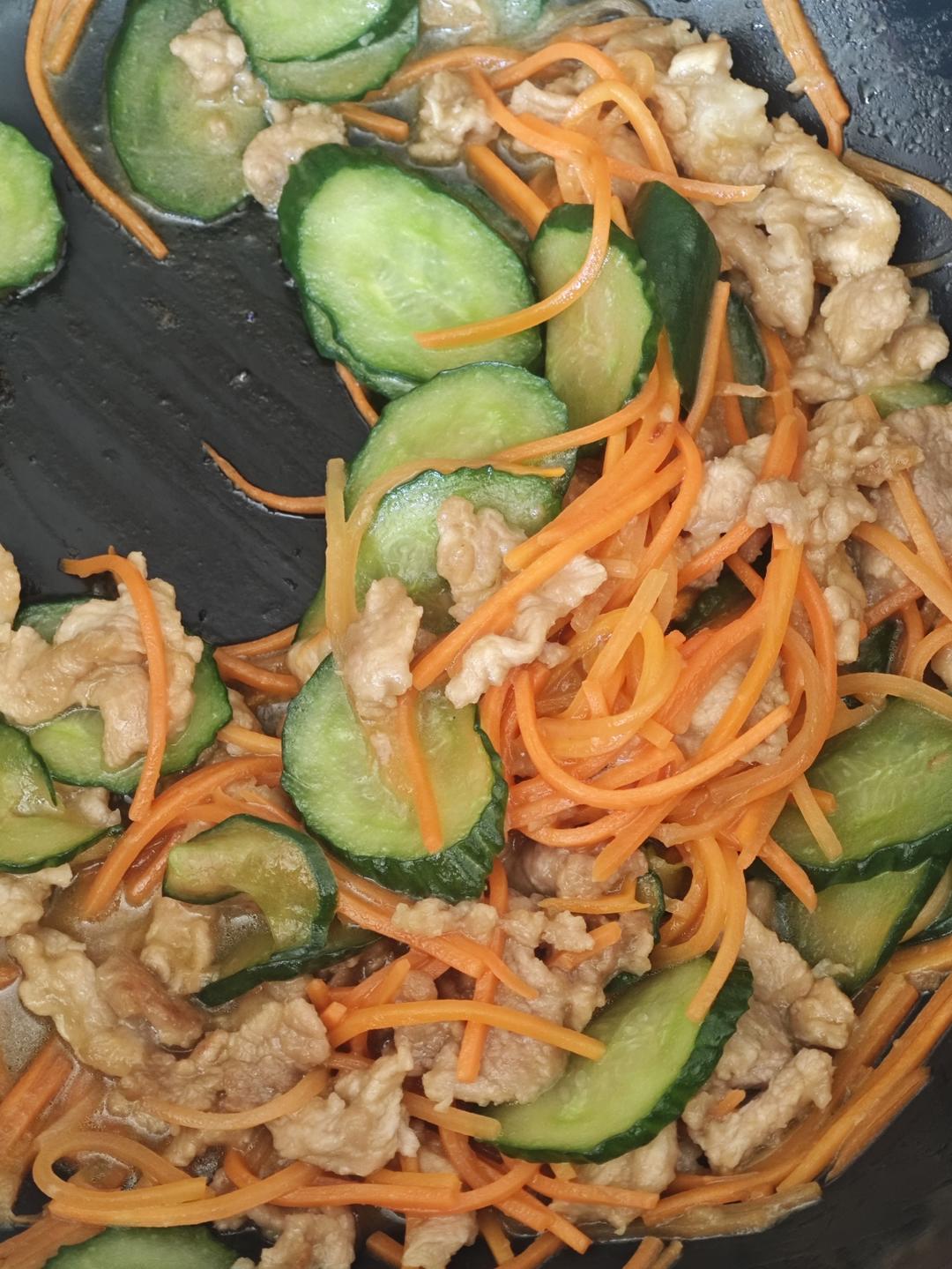 胡萝卜青瓜炒肉片