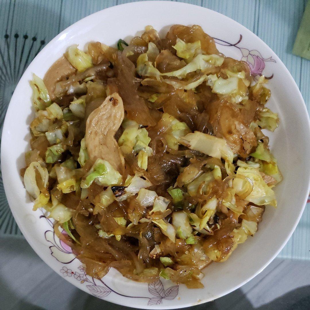 看似普通却超级下饭的圆白菜炒粉丝
