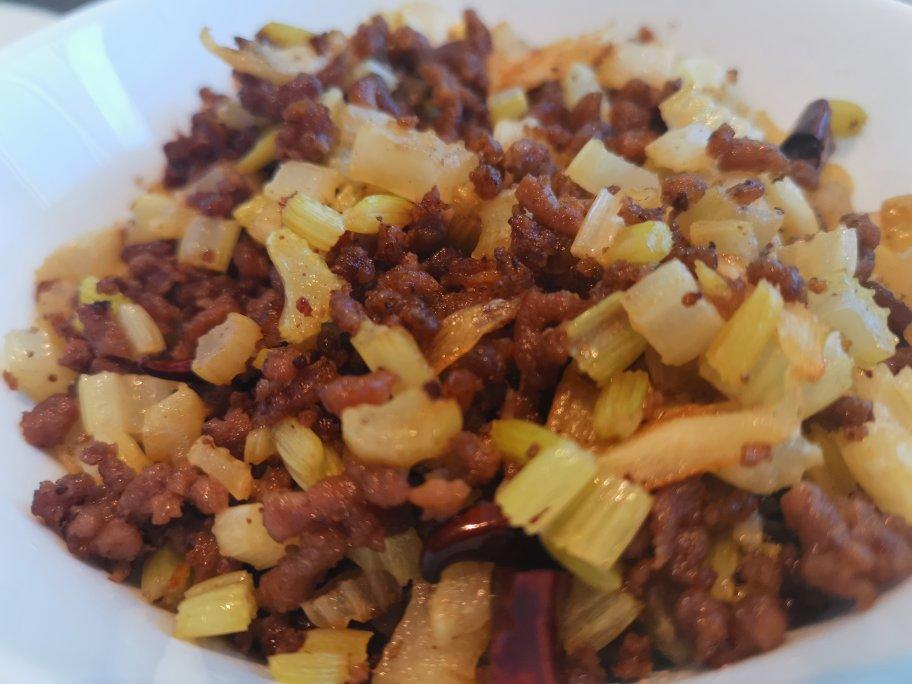 芹菜牛肉末「下饭神器」