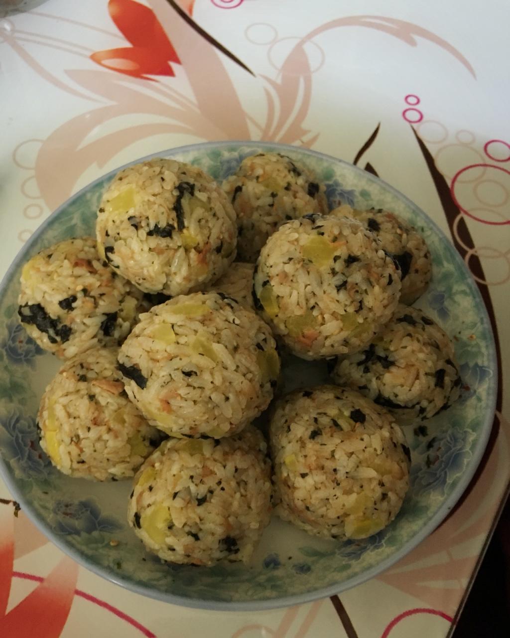 金枪鱼饭团