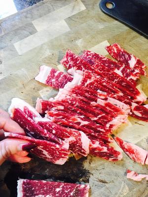 洋葱牛肉盖浇饭的做法 步骤1