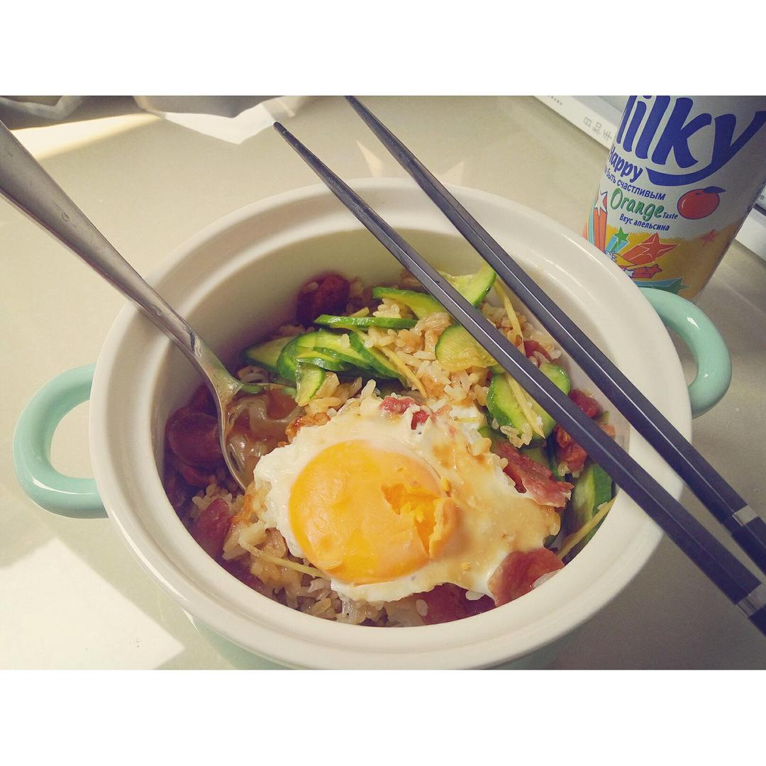 广式腊味煲仔饭