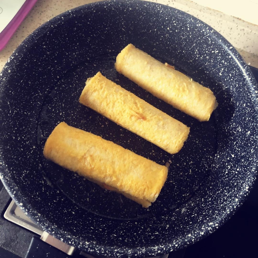 爱上阳公子宝宝辅食，适合12个月以上的宝宝食用，爆浆香蕉吐司卷