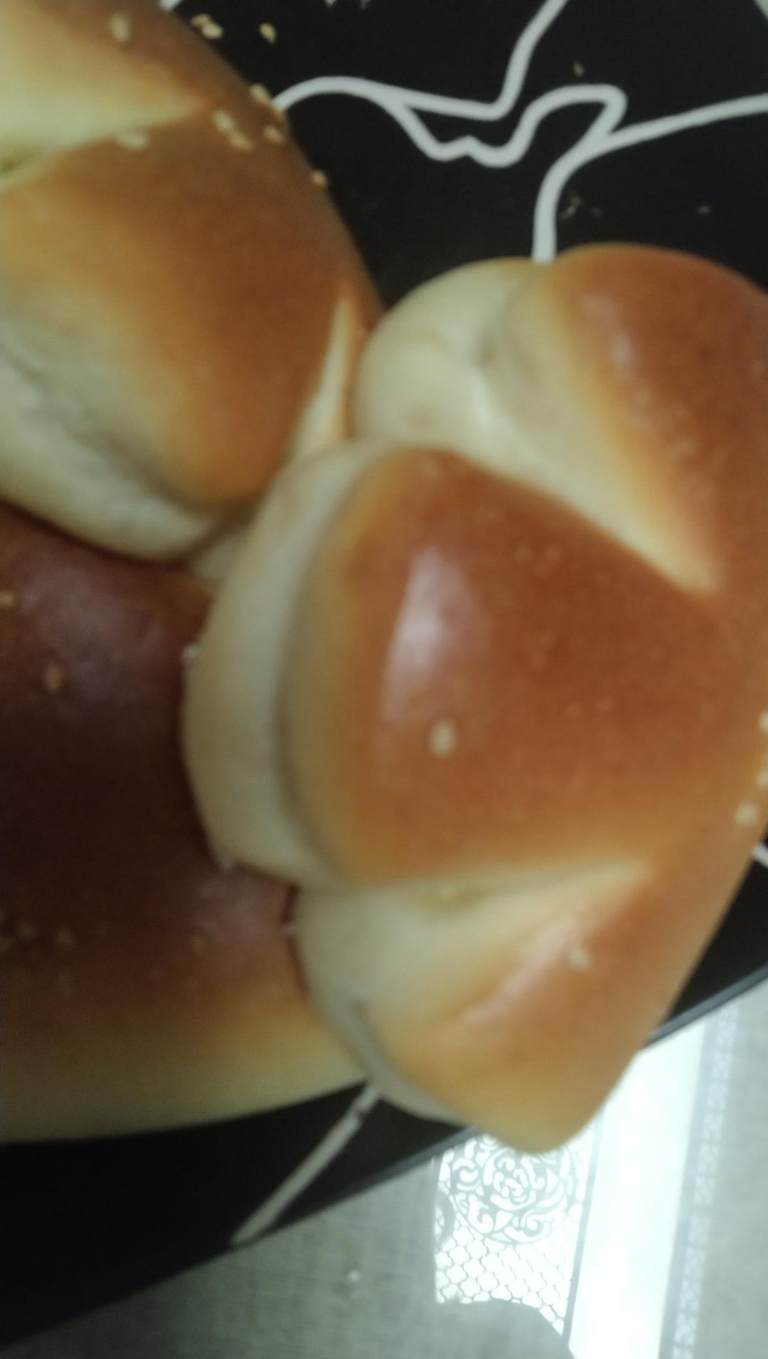 复古卡仕达夹馅面包