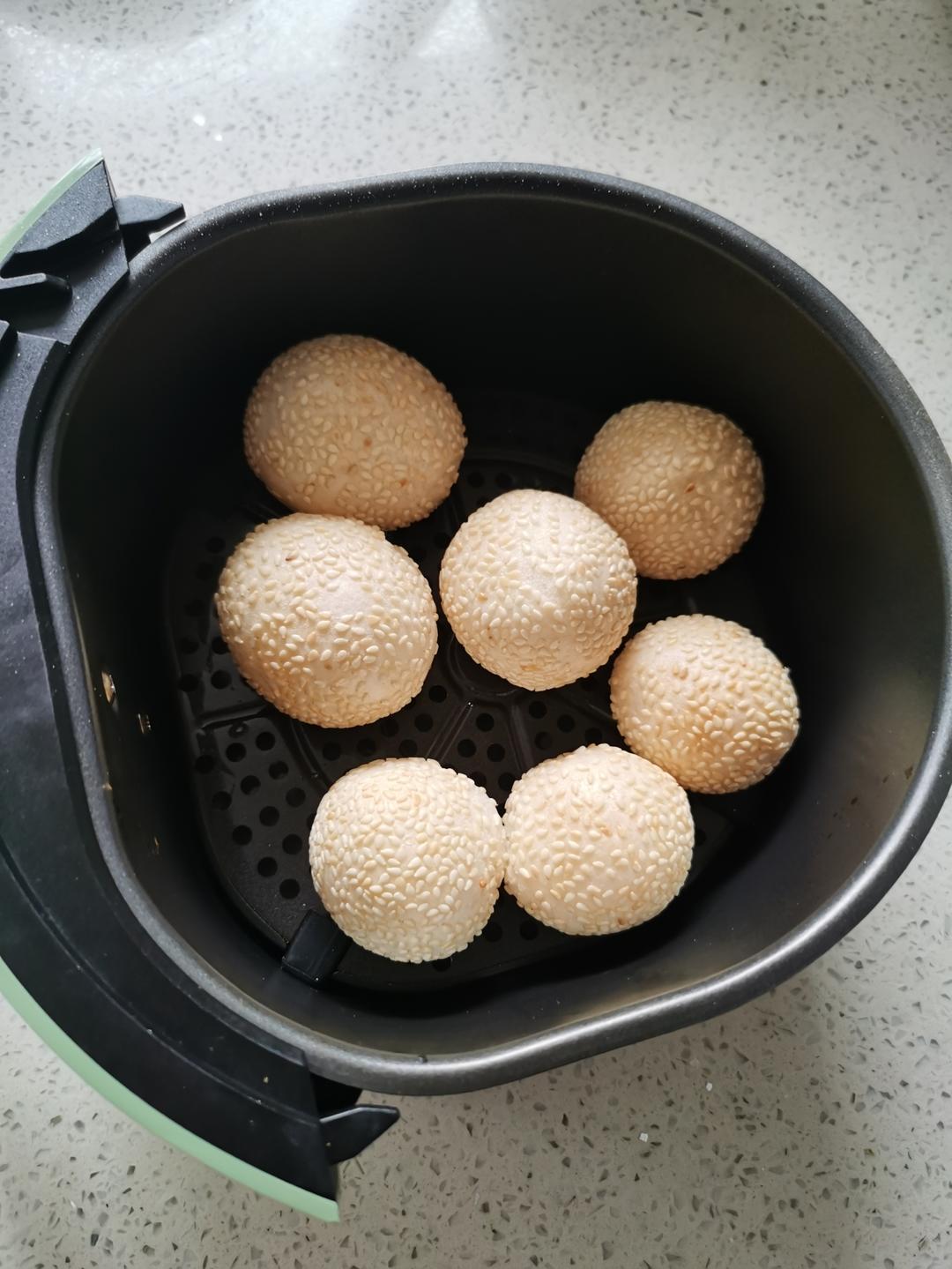 解锁空气炸锅新技能，有手就会的空心芝麻球