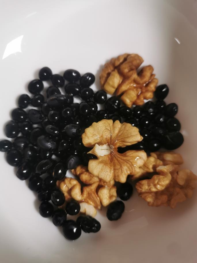 核桃黑豆黑芝麻 豆浆的做法