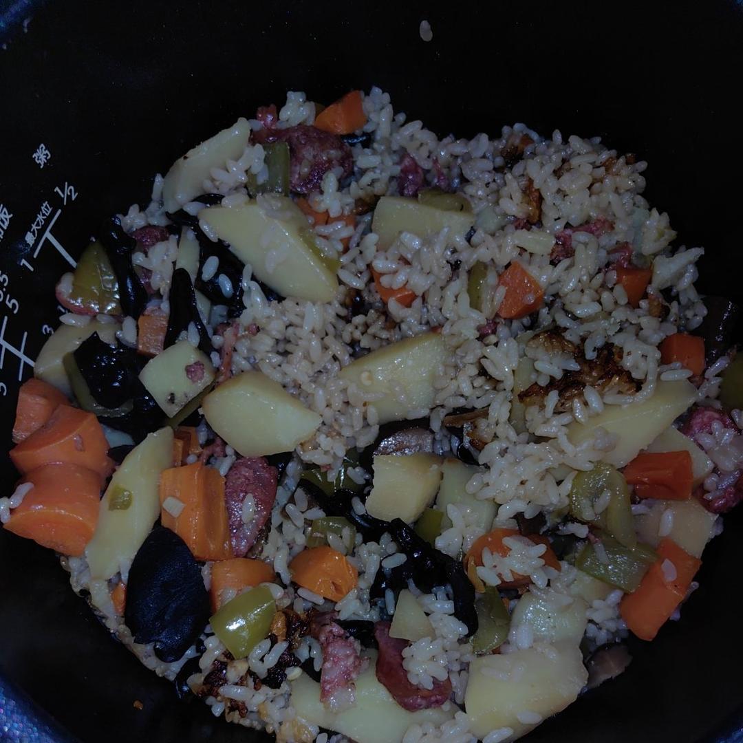 腊肠煲仔饭（电饭锅版）