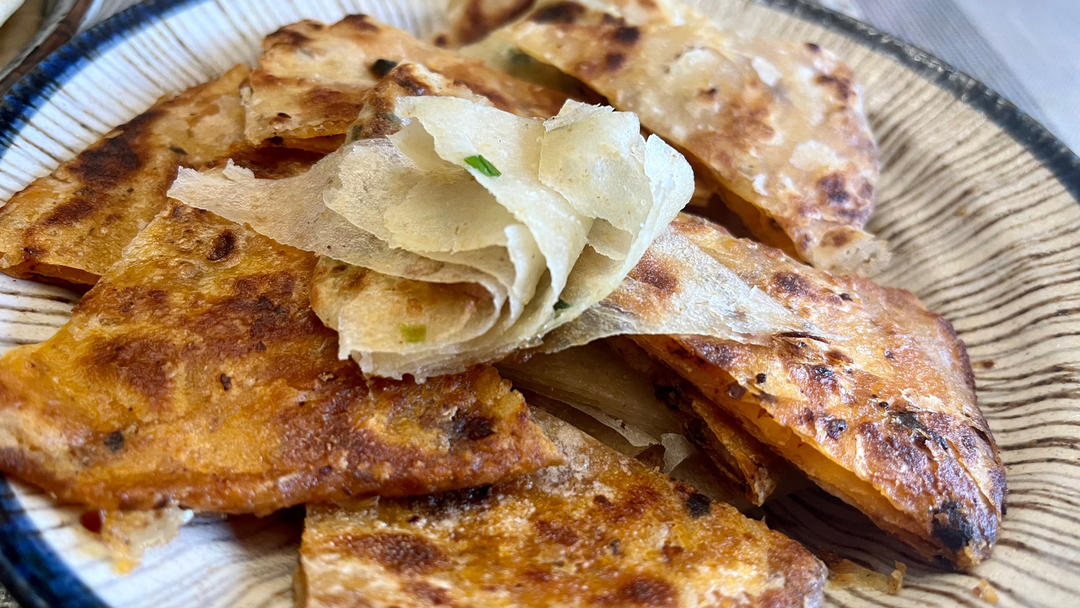 烙饼不硬的小窍门 掌握了你也能看出柔软多层凉了不硬的小油饼