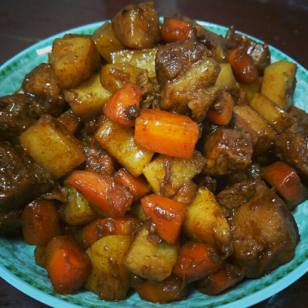 胡萝卜土豆烧肉