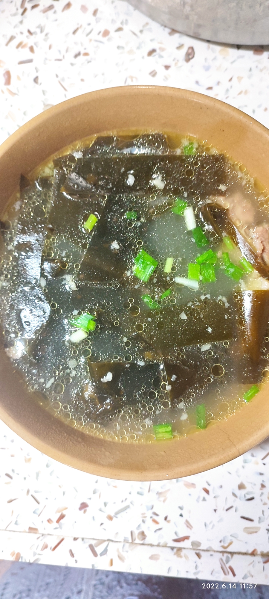 海带筒子骨汤的做法