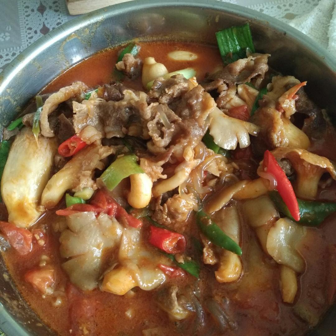 肥牛蘑菇砂锅 Beef & Mushroom Hotpot