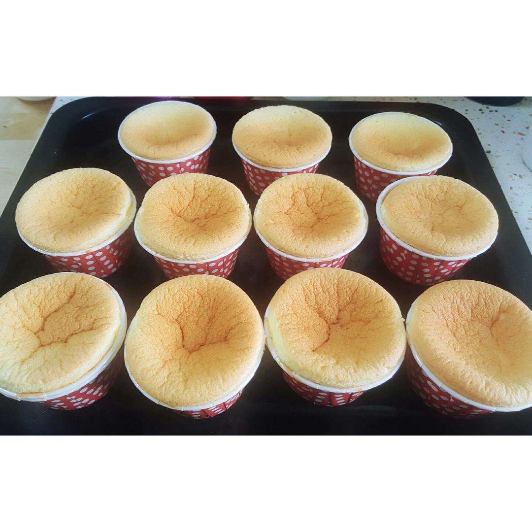 软绵绵戚风纸杯蛋糕