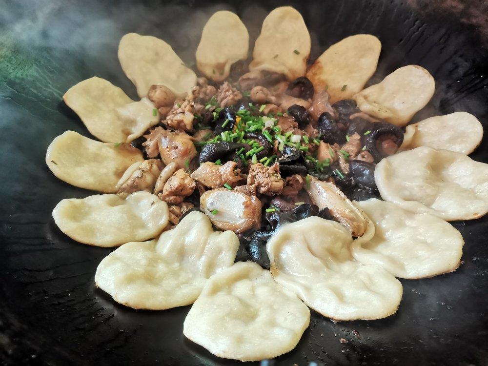 地锅鸡+自制红油【曼食慢语】