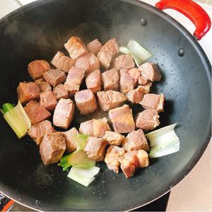 土豆炖牛肉，鲜香入味，好吃到汤都不剩的做法 步骤9