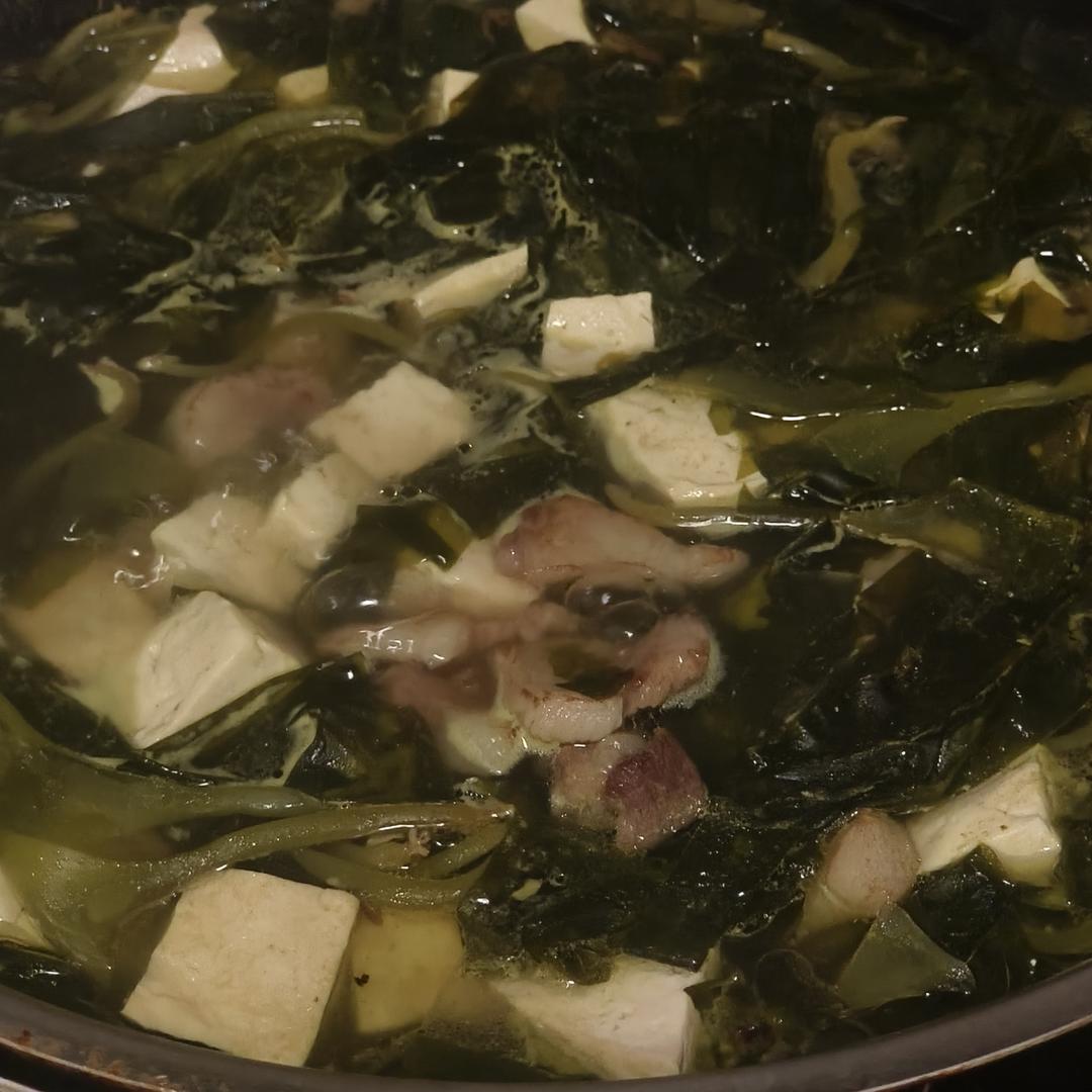 五花海带豆腐汤